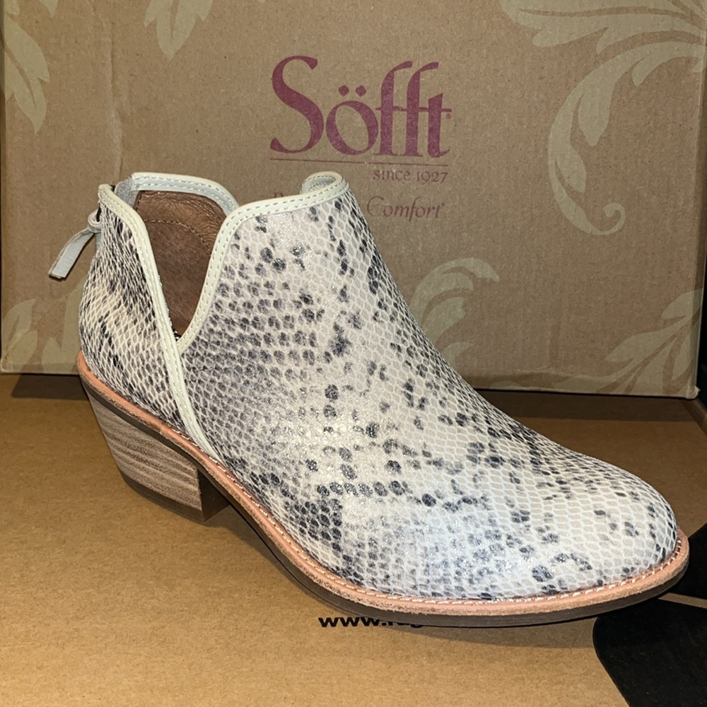 Sofft Cream Snake-Embossed Abena Leather Bootie Women’s Size 6 Medium NEW